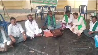 ಕೊಳ್ಳೇಗಾಲ: ಕೊಳ್ಳೇಗಾಲದಲ್ಲಿ ಗುಂಡಾಲ್ ಜಲಾಶಯ ಹಳೆ ಅಚ್ಚುಕಟ್ಟು ರೈತರ ಅನಿರ್ದಿಷ್ಟಾವಧಿ ಧರಣಿ ಸತ್ಯಾಗ್ರಹ