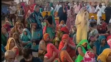 नईगढ़ी: देवलहा जलप्रपात में किशोर का शव मिला, लालगंज तिराहे पर परिजनों का चक्का जाम, पुलिस बल तैनात