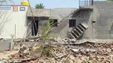 ಲಿಂಗಸೂರು: ಯಲಘಟ್ಟ ಗ್ರಾಮದಲ್ಲಿ ನಿರ್ಮಾಣ ಹಂತದ ಮೆಟ್ಟಿಲು ಕುಸಿದು ಬಿದ್ದು ದಂಪತಿಗಳ ದಾರುಣ ಸಾವು