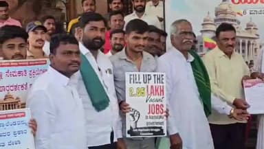 ಜಮಖಂಡಿ: ನಗರದಲ್ಲಿ ಸರ್ಕಾರಿ ಖಾಲಿ ಹುದ್ದೆಗಳನ್ನು ಭರ್ತಿ ಮಾಡುವಂತೆ ಆಗ್ರಹಿಸಿ ಮನವಿ ಸಲ್ಲಿಸಿದ ಹೋರಾಟಗಾರರು.