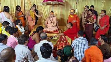 मौन धारण कर नैमिषारण्य पहुंचे शंकराचार्य अविमुक्तेश्वरानंद, गाय को राष्ट्रमाता का दर्जा देने की मांग
.
#नैमिषारण्य: शंकर...