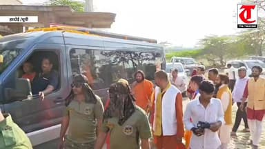 हरदोई पहुंचे शंकराचार्य अविमुक्तेश्वरानंद, गाय को राष्ट्रमाता का दर्जा देने की मांग
.
बोले- मांग पूरी नहीं हुई तो 11 मार...