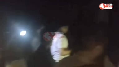 🚨 मईल इलाके में पलटी एसडीएम की गाड़ी, बाल-बाल बचे अधिकारी
देवरिया के मईल थाना क्षेत्र में सोमवार रात करीब 10:30 बजे नेन...