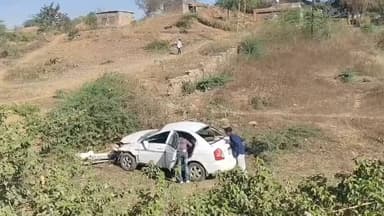 डूंगरपुर: डूंगरपुर आसपुर मार्ग पर आरटीओ के निकट कार अनियंत्रित होकर पलट गई, 3 ग्रेड एएनएम हुईं घायल