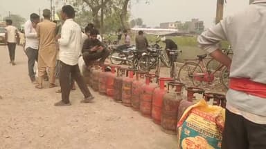नवाबगंज: जैदपुर में एपीजी गैस सिलेंडर की किल्लत, 500 मीटर की लाइनें लगीं, उपभोक्ताओं ने बताई समस्या