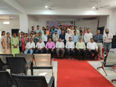 कुरूद: उद्यमिता जागरूकता कार्यक्रम में युवाओं को स्टार्टअप और स्वरोजगार की जानकारी मिली