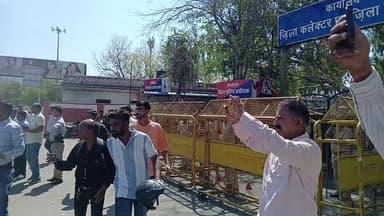 वाल्मीकि समाज ने अपनी मांगों को लेकर भारी संख्या में पहुंचे जिला कलेक्टर कार्यालय #LIVE 🔴
#marudharatoday #NewsUpdate #r...