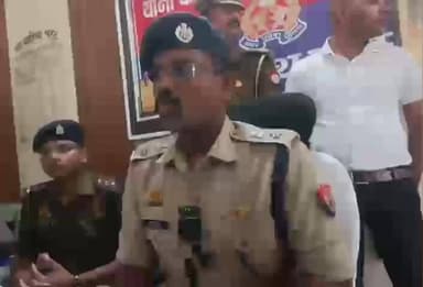 मऊ: मऊ रेलवे स्टेशन के सामने रामविला मैदान जाने वाली रोड के पास से कोतवाली पुलिस ने ₹37 लाख का आभूषण किया बरामद