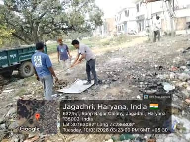 वार्ड नम्बर 1 में सफाई करते हुए निगम कर्मचारी #जगाधरी #यमुनानगर @topfans NVY News