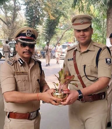 आईजी ने किया एसपी कार्यालय का निरीक्षण, लंबित कांडों की समीक्षा कर दिए निर्देश
, जहानाबाद:
गया प्रक्षेत्र के पुलिस महानि...