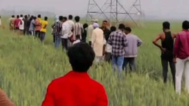 लालगंज: बैरकडीह गांव के पास प्रेम प्रसंग के चलते एक किशोरी हाईवोल्टेज बिजली के खम्भे पर चढ़ी, ग्रामीणों में मची अफरा-तफरी