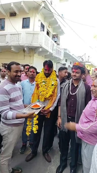 मालथौन में भाजपा की भव्य स्वागत रैली, हजारों कार्यकर्ता हुए शामिल
भाजपा के नव नियुक्त जिला उपाध्यक्ष श्री पुष्पेंद्र सिं...