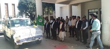 नेशनल लोक अदालत के प्रचार प्रसार हेतु प्रचार-प्रसार वाहनों को हरी झंडी दिखाकर किया गया रवाना
राष्ट्रीय विधिक सेव...