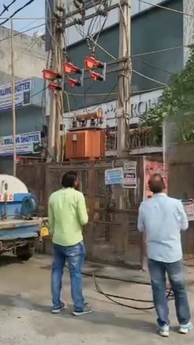 सीलमपुर: शाहदरा नॉर्थ जोन के अध्यक्ष पुनीत शर्मा ने शिव विहार इलाके की सफाई व्यवस्था का जायजा लिया