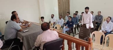 झालावाड़ जिला कलेक्टर अजय सिंह राठौड़ पहुंचे डग तहसील भवन में समस्त राजस्व कर्मचारी एवं अधिकारियों की ली बैठक, पेंडिंग प...