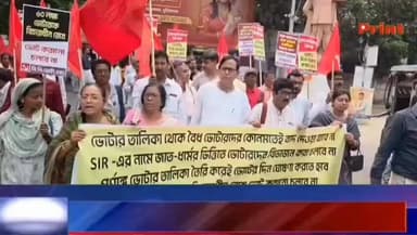 বহরমপুরে দ্বিমুখী বিক্ষোভ: এক পথে সেলিম, অন্য পথে অধীর, মোড়ে মোড়ে সৌজন্য বিনিময়।