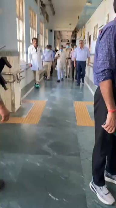 चिकित्सा मंत्री ने पूछी राज्यपाल की कुशलक्षेम
जयपुर..... चिकित्सा एवं स्वास्थ्य मंत्री श्री गजेन्द्र सिंह खींवसर ने मंग...