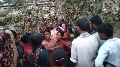 मोटर ग्रेडर मशीन में फंसे शव को 10 घंटे बाद निकाला गया, परिजनों ने 20 लाख मुआवजे की मांग की