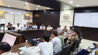 *जिलाधिकारी एवं पुलिस अधीक्षक चित्रकूट द्वारा उत्तर प्रदेश पुलिस सब-इंस्पेक्टर लिखित परीक्षा 2026 को सकुशल सम्पन्न कराये...