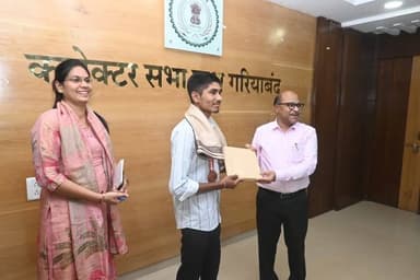 ग्राम तर्रा के युवा नोहर लाल पटेल ने इंडिया स्किल 2025-26 में रेन्यूबल एनर्जी श्रेणी में मेडल ऑफ एक्सीलेंस हासिल कर जिले...