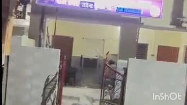 हापुड़: मेरठ गेट पुलिस चौकी पर महिला ने तोड़फोड़ कर जमकर हंगामा किया, वीडियो सोशल मीडिया पर हुआ वायरल