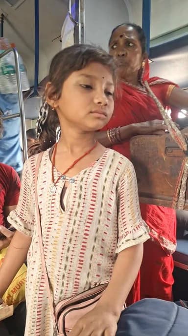 स्कूल की किताबों की जगह हाथ में कटोरा ट्रेन के डिब्बे में सिमटता इस बच्चे का भविष्य
क्या इस बच्चे का भविष्य ऐही है? सत्...