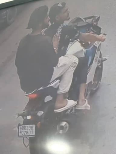 BR-33BQ-2801
Yamaha R15 Blue White
यदि आप इस बाइक या राइडर को पहचानते है तो कृपया हमें सूचित करे l
Md Nashiruddin
8507...