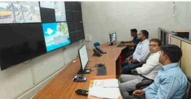 मनिका: लातेहार जिला मुख्यालय के कंट्रोल रूम से सीसीटीवी के माध्यम से चालकों का चालान किया गया