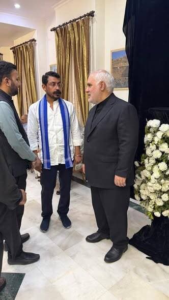 ईरान दूतावास पहुँचे भीम आर्मी प्रमुख #चंद्रशेखर_रावण, आयतुल्ला अली ख़ामेनेई की शहादत पर जताया गहरा शोक
नई दिल्ली में #चं...