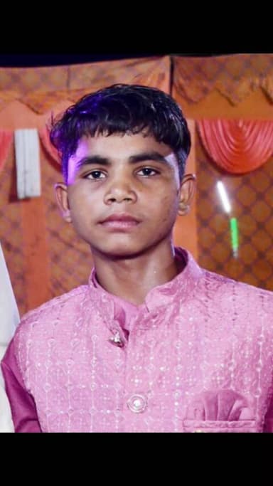 नाम- दीपांशु
उम्र 14 ग्राम व पोस्ट. रहरा
कल से लापता है जिस किसी भाई को दिखाई दे तो संपर्क करे
मो०. 9720481770