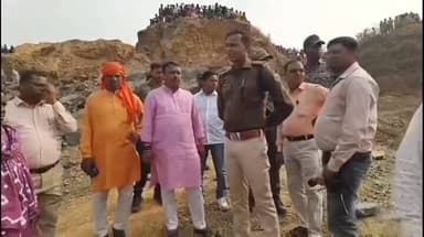 अवैध खदान में बच्चे की मौत, विधानसभा में उठा मुद्दा
हजारीबाग के महाबर पहाड़ के पास अवैध पत्थर खदान में डूबने से 13 वर्ष...