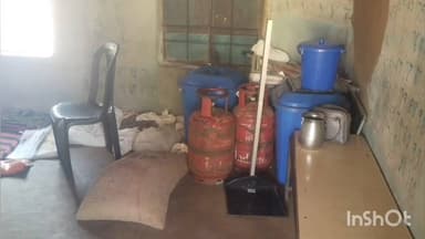 भरतपुर विकासखंड के ग्राम कसौड़ा में पीएम आवास में चल रहा आंगनबाड़ी केंद्र, दो साल से हितग्राही अपने घर से वंचित