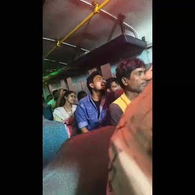 bas me ladaki chher te hue yek ladka sarab pikar