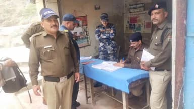 पिथौरागढ़: भारत-नेपाल अंतरराष्ट्रीय सीमा पर पुलिस ने चलाया सघन चेकिंग अभियान