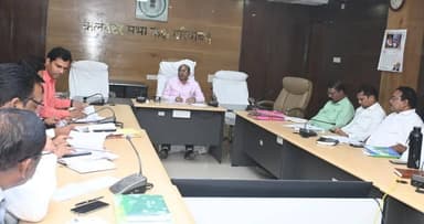 आकांक्षी ब्लॉक कार्यक्रम एवं संपूर्णता अभियान 2.0 के तहत कलेक्टर श्री भगवान सिंह उइके ने विभिन्न विभागों की योजनाओं की स...