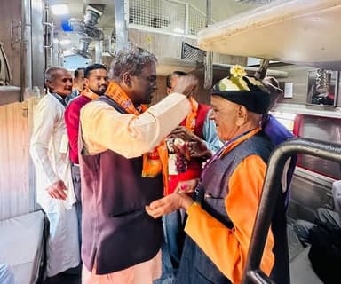 जिले के 779 वृद्धजन अयोध्या तीर्थ यात्रा हेतु हुए रवाना
विधायक डॉ चौधरी ने वृद्धजनों का रेल्वे स्टेशन पर किया स्वागत
--...