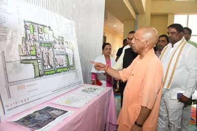 उत्तर प्रदेश के मुख्यमंत्री योगी आदित्यनाथ द्वारा अटल बिहारी वाजपेयी स्वशासी राजकीय चिकित्सालय एवं चिकित्सा महाविद्यालय ...