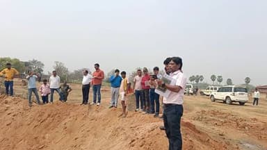 डीडीसी,एसडीओ,सकुटिव इंजीनियर सहित अन्य जिला प्रशासन पहुंचे प्रतापपुर के हुमाजांग पंचायत,मनरेगा योजनाओं का जाँच...