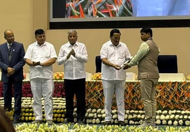 जल महोत्सव - 2026
जल जीवन मिशन में उत्कृष्ट कार्य : मुगलिया हाट के सरपंच धर्मेन्द्र मारण को केंद्रीय स्तर पर सम्मान
...