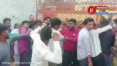 गोरखपुर मे गैस के लिये दे दनादन...
मार....मार....मार
गोरखपुर में LPG सिलेंडर लेने के लिए लाइन में खड़े लड़कों के बीच त...