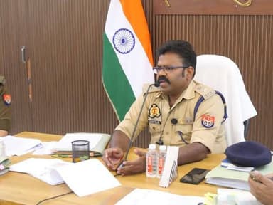 Jhansi:crime meeting #JhansiPolice 🚨💼👮♂️🔒💻