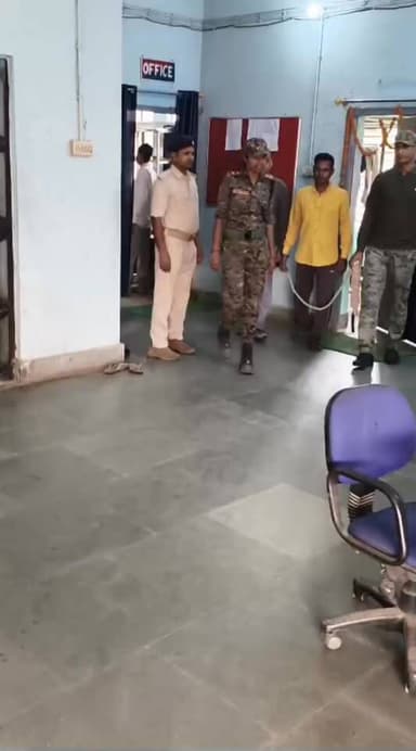 विशेष समकालीन अभियान में पुलिस पदाधिकारी द्वारा थाना स्तर से टीम गठित कर समकालीन अभियान में शेखपुरा थाना इश्तेहार वांरटी...