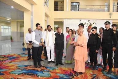 मुख्यमंत्री योगी आदित्यनाथ ने राजकीय मेडिकल कॉलेज का निरीक्षण किया।
बलरामपुर में मुख्यमंत्री योगी आदित्यनाथ दौरे के द...