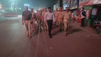 मऊ में सुरक्षा को लेकर एसपी इलामारन का रूट मार्च, पुलिस बल के साथ शहर में पैदल गश्त कर लिया जायजा
#MauNews #SPMau #UPPol...