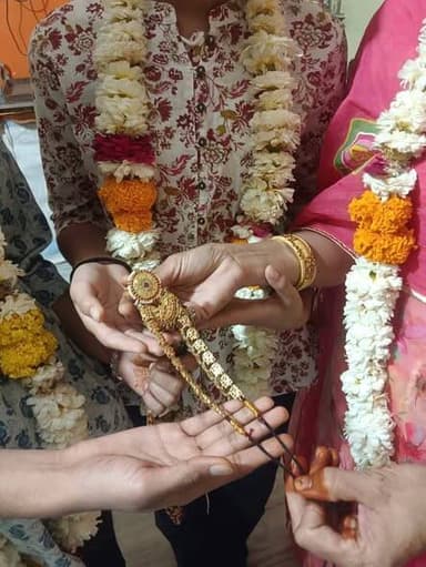 #ईमानदारी
जोधपुर में आज दो बेटियों ने एक ऐसा काम किया जिसकी तारीफ सब कर रहे हैं, दरअसल इन दोनों बच्चियों को सड़क पर सोन...