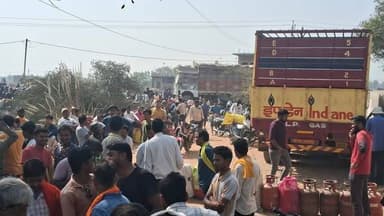 गैस की किल्लत के बीच राहत भरी खबर लगातार दूसरे दिन मोहनिया में इंडेन गैस का वितरण शुरू.....एक बार फिर अपील अफवाहों से रह...