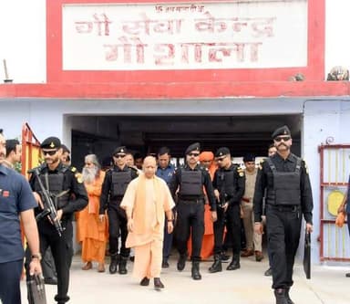 तुलसीपुर में आदिशक्ति मां पाटेश्वरी देवीपाटन मंदिर मे दर्शन-पूजन करते तथा गौशाला में गौ सेवा करते हुये मुख्यमंत्री उत्तर...