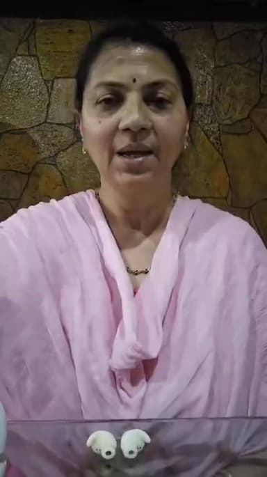 सभी अभिभावक ध्यान दें। अपनी 14 वर्षीय बेटियों को एचपीवी (HPV) वैक्सीन अवश्य लगवाएं। यह टीका बेटियों को सर्वाइकल कैंसर से...