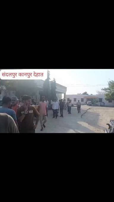 अहिल्याबाई होलकर इंटर कॉलेज की बस की टक्कर से किसान की मौत, भैंसों के लिए चारा लेने जाते समय हुआ दर्दनाक हादसा। हादसे मे...