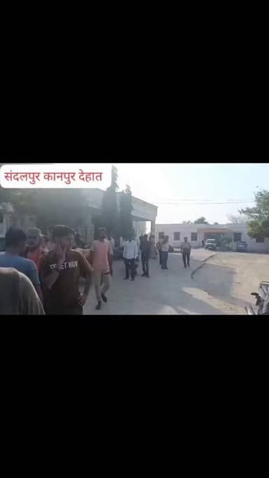 #स्कूली बस की टक्कर से गढ़िया गांव निवासी रविंद्र की मौत परिजनों में मचा कोहराम भैंस को चारा लेने जा रहे थे रविंद्र तभी ...